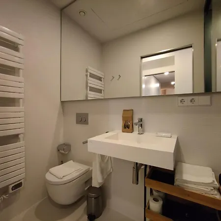 Luxury 2br&2washrooms City Center *